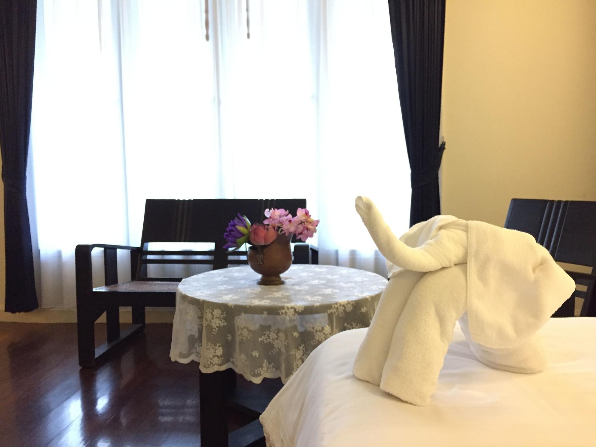 Готель Ssip Boutique Dhevej Bangkok (Adults Only) Екстер'єр фото